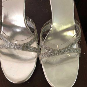 Mootsie Tootsie Clear Plastic and Silver Sparkle Pumps